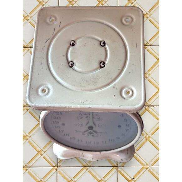 Vintage American Family Scale Cream 25 Lb Kitchen Scale – Farmhouse Decor - Picture 3 of 8